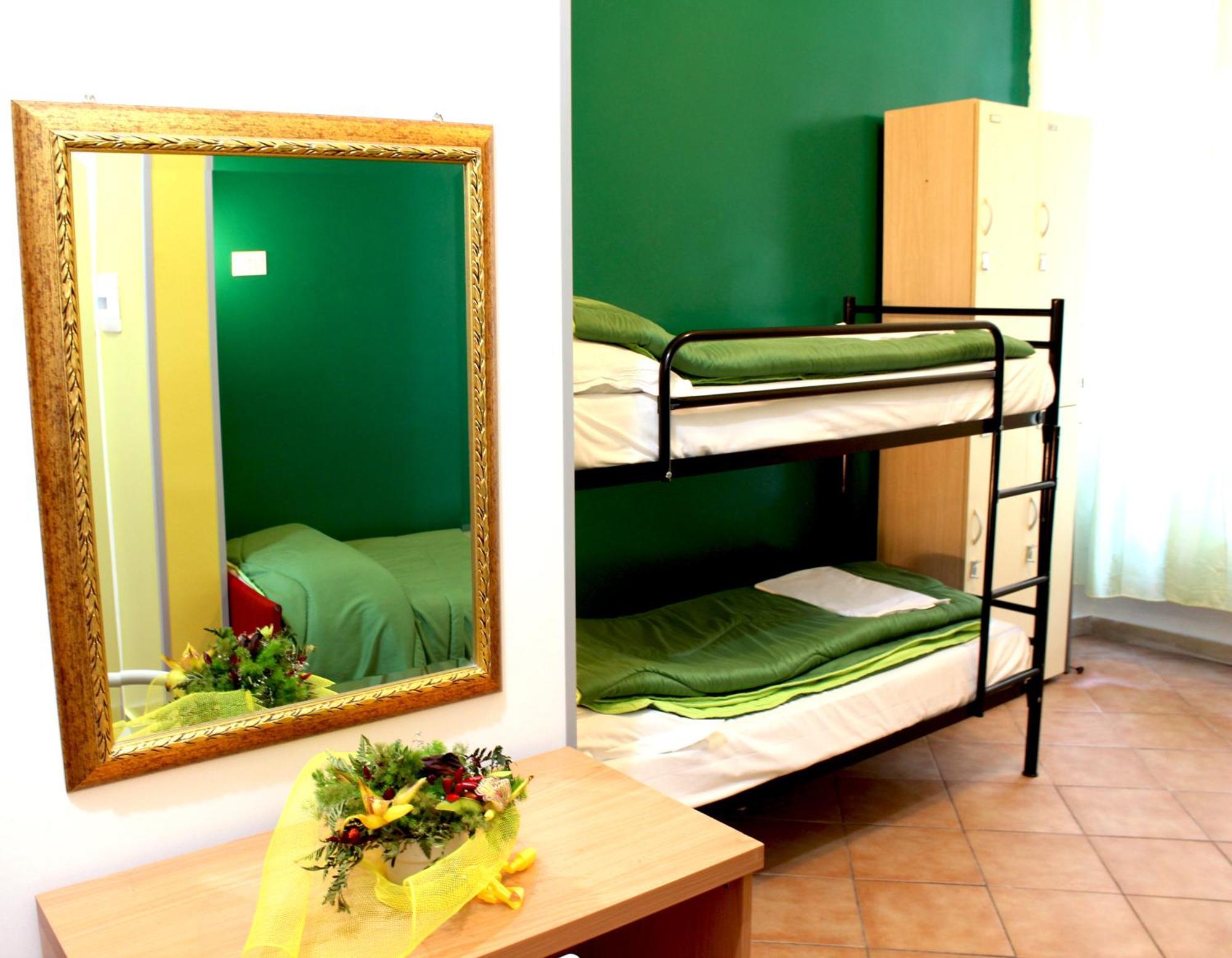 Legend R.g. Hostel 3*